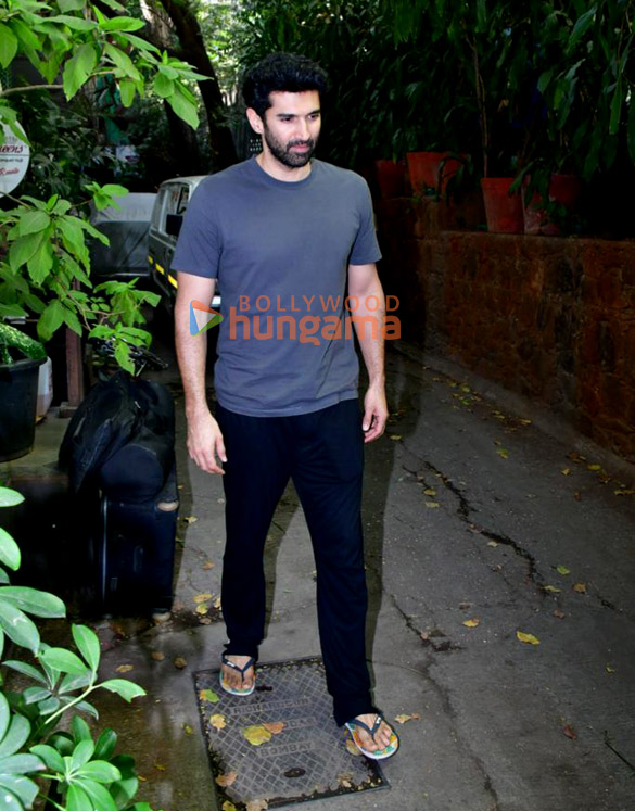 photos aditya roy kapur spotted at krome studio in bandra 3