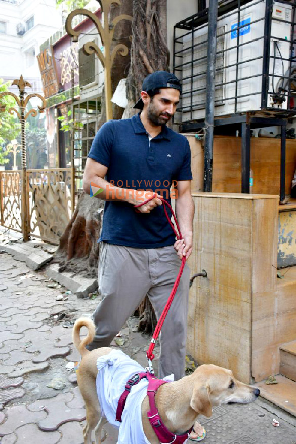 Photos: Aditya Roy Kapur spotted at pet clinic in Khar | Parties & Events
