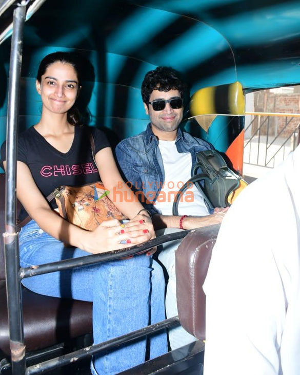 photos adivi sesh enjoys an auto rickshaw ride with meenakshi chaudhary in juhu 2