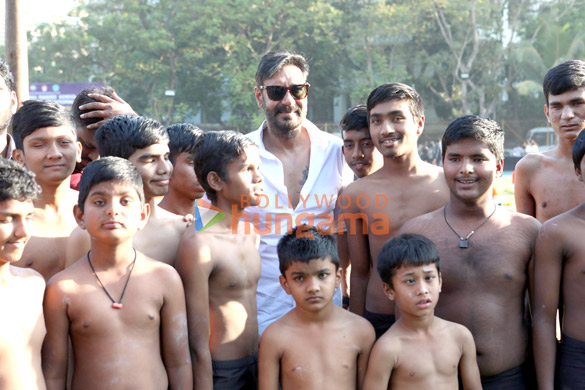 photos ajay devgn snapped attending jamnabai narsee schools sports event 5