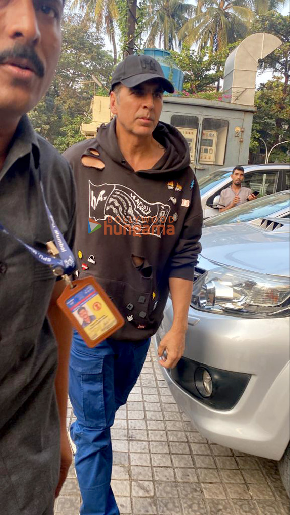 Photos: Akshay Kumar and Nitara Kumar snapped at Juhu, PVR Photos: Akshay Kumar and Nitara Kumar snapped at Juhu, PVR