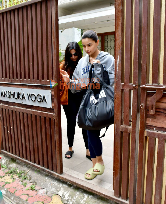photos alia bhatt spotted at anshuka yoga in bandra 2 5