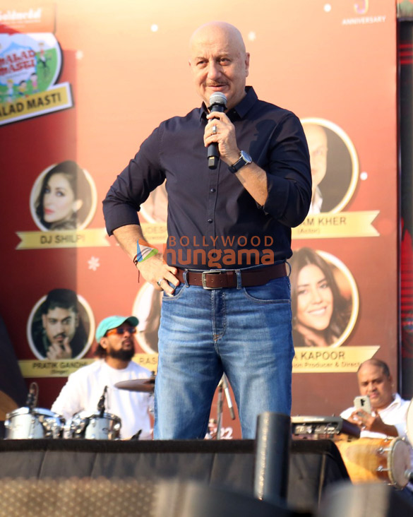 Photos: Anupam Kher, Sudesh Bhosle, Sukhwinder Singh, Rashami Desai and other celebs attended the Malad Masti event | Parties & Events