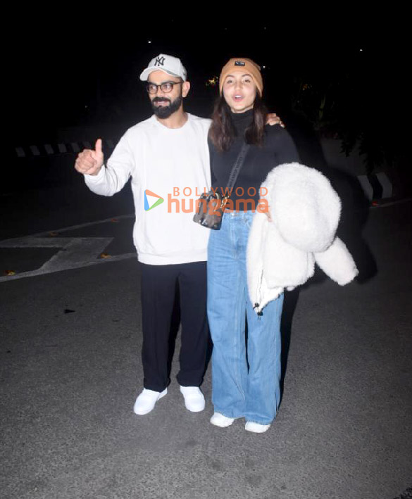 photos anushka sharma virat kohli rakul preet singh jackky bhagnani and others snapped at the airport 4