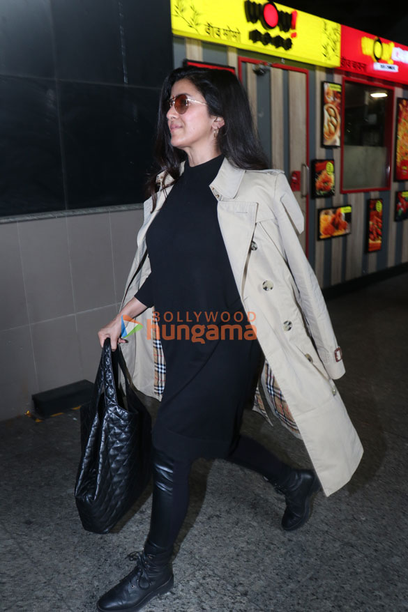 photos arjun kapoor radhika madan and nimrat kaur snapped at the airport 2