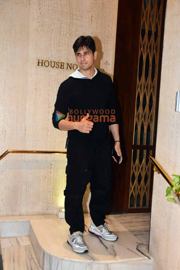 photos celebs attend manish malhotras birthday bash2 12