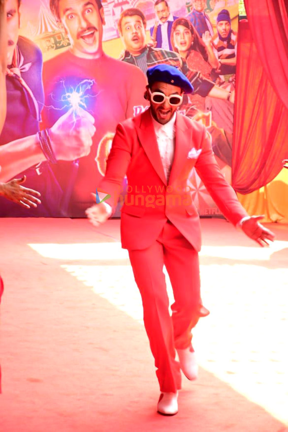 photos celebs grace the trailer launch of the film cirkus 3