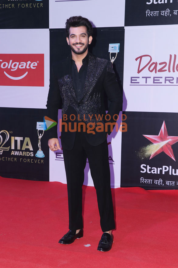 photos celebs snapped attending the red carpet of the 22nd ita awards in mumbai 008 26