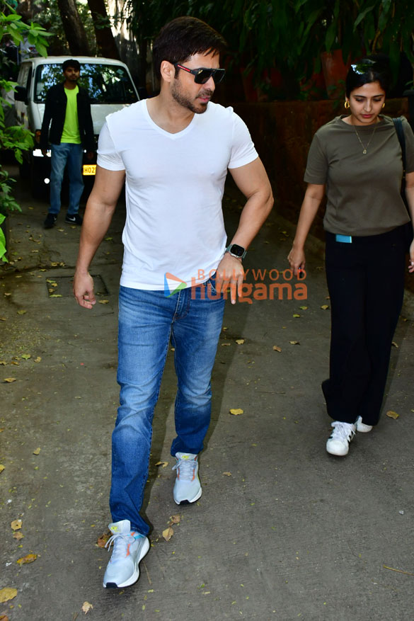 photos emraan hashmi spotted at krome studio in bandra 4
