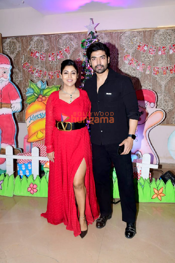Photos: Gurmeet Choudhary and Debina Bonnerjee celebrate Christmas with fans