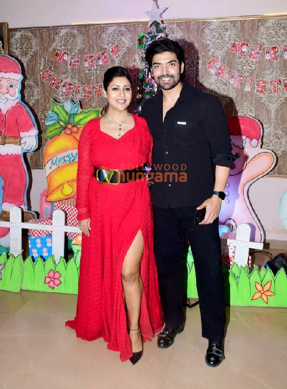 photos gurmeet choudhary and debina banerjee celebrate christmas with fans 2