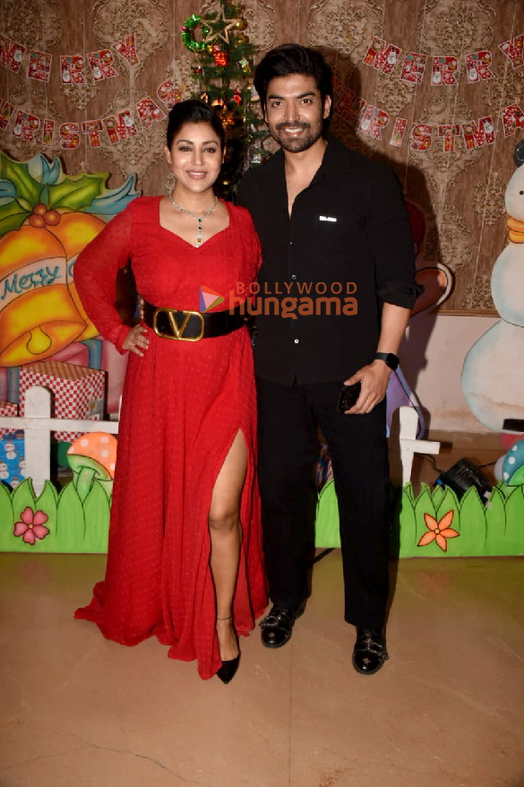 photos gurmeet choudhary and debina banerjee celebrate christmas with fans 4