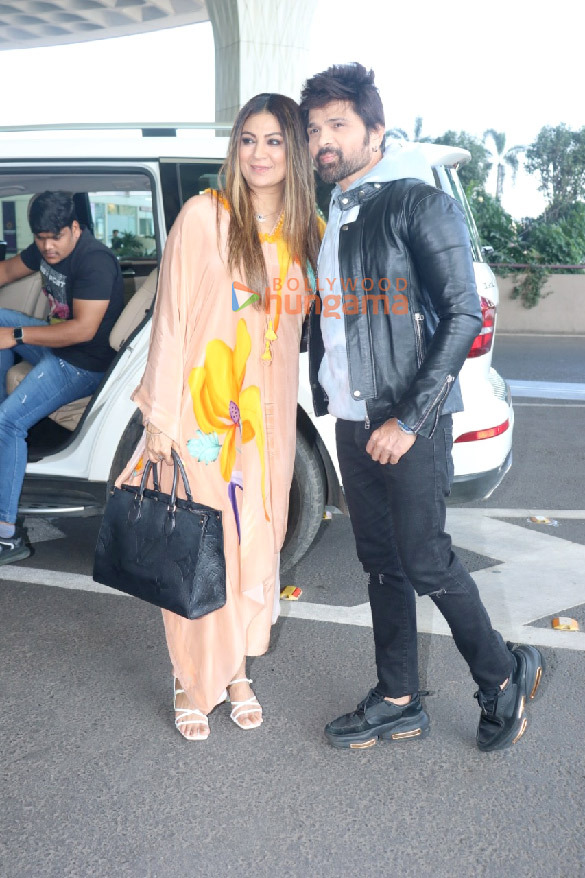 photos hrithik roshan ayushmann khurrana dharmendra and others snapped at the airport 2