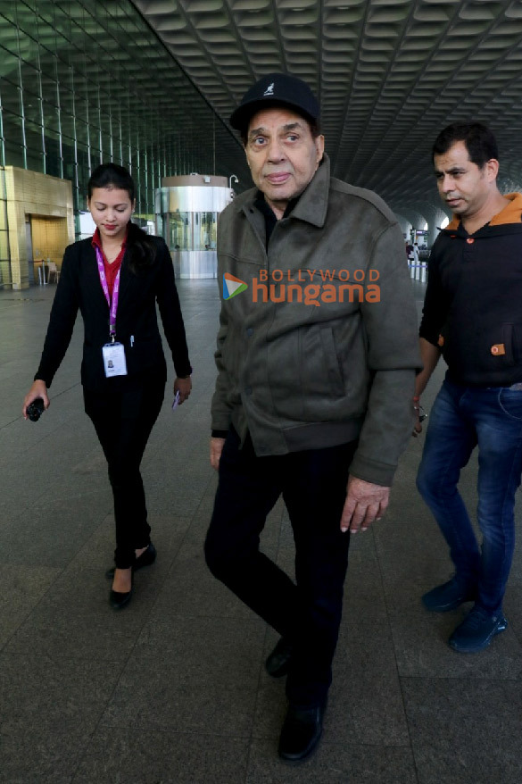 photos hrithik roshan ayushmann khurrana dharmendra and others snapped at the airport 3