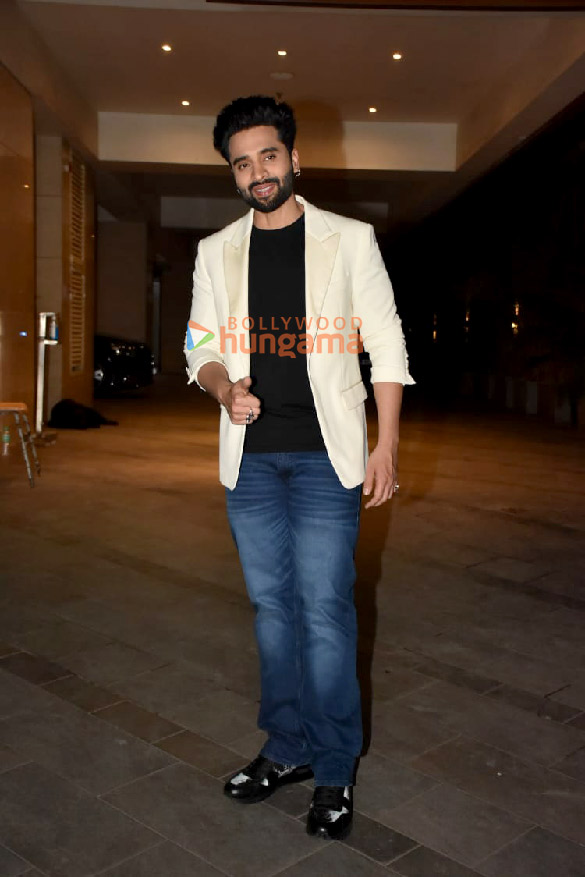 photos jackky bhagnani snapped with rakul preet singh at his residence in bandra 2