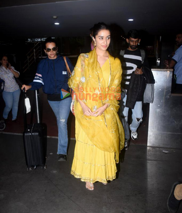 photos janhvi kapoor kiara advani katrina kaif and others snapped at the airport 9