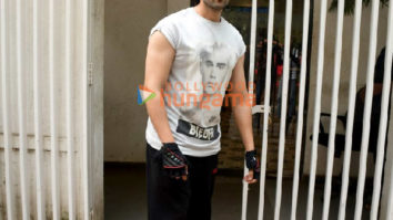 Photos: Kartik Aaryan snapped at the gym in Juhu