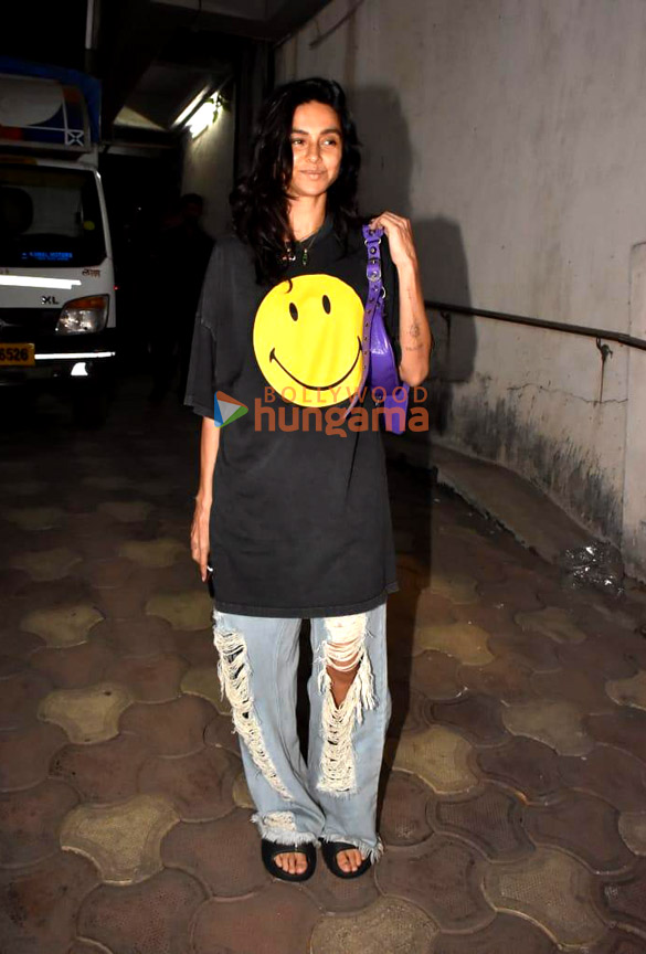 photos malaika arora and shibani dandekar snapped in bandra 3