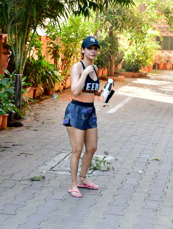 photos malaika arora snapped outside diva yoga in bandra 1 9
