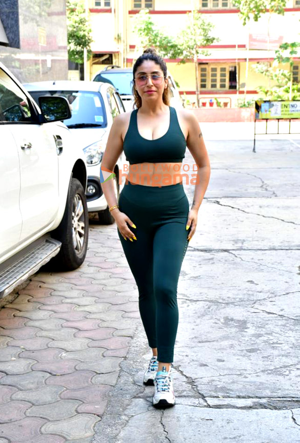 photos neha sharma aisha sharma karishma tanna and neha bhasin spotted at the gym 6