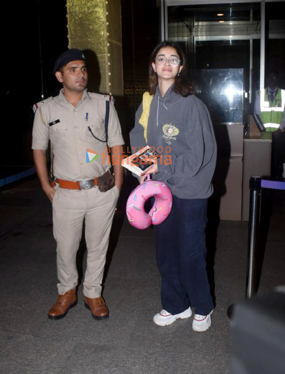 photos parineeti chopra ananya panday manoj bajpayee and divita rai snapped at the airport 5
