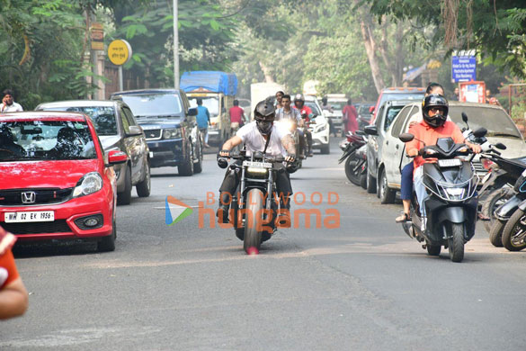 photos prateik babbar snapped riding his bike in bandra 3