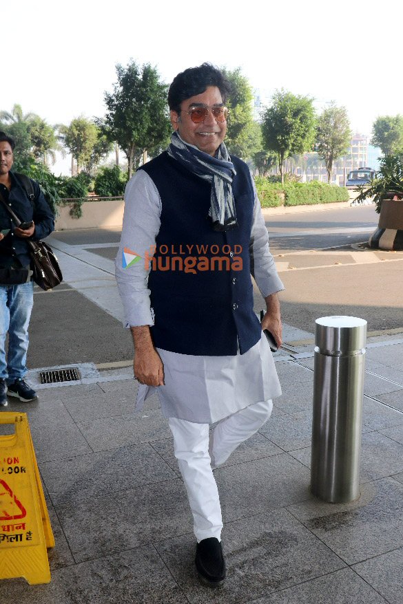photos rakul preet singh ashutosh rana rajkummar rao and others snapped at the airport 3