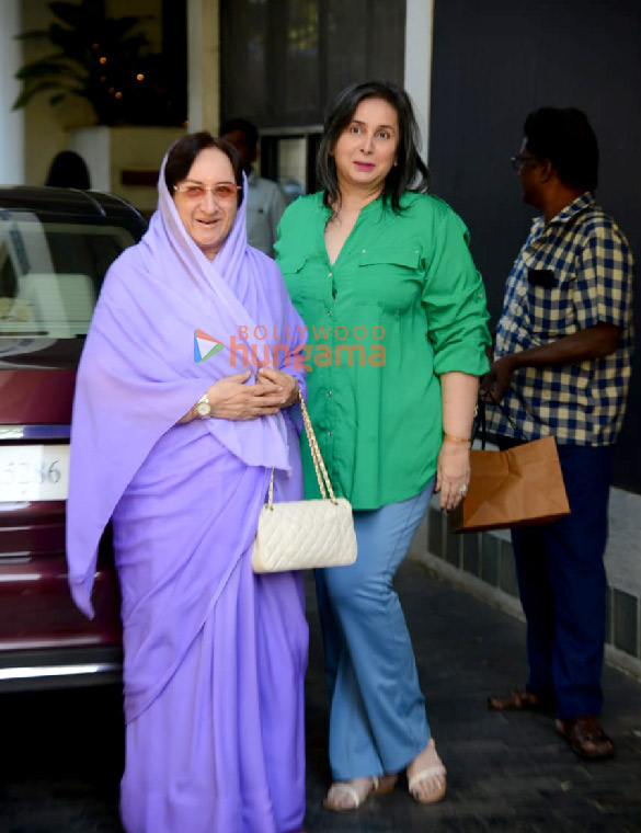 photos ranbir kapoor alia bhatt karisma kapoor and others snapped at kapoor residence for christmas celebration 6