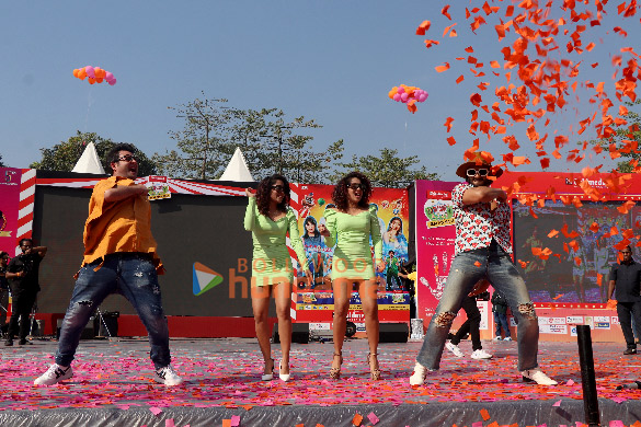 Photos: Ranveer Singh, Varun Sharma, Siddharth Nigam and Bharti Singh promote Cirkus at Malad Masti