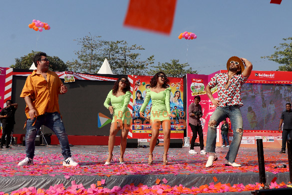 photos ranveer singh varun sharma siddharth nigam and bharti singh promote cirkus at malad masti 5