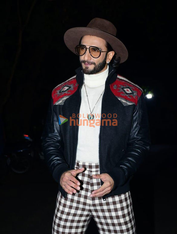 photos ranveer singh and rohit shetty snapped promoting cirkus on sets of indian idol 2