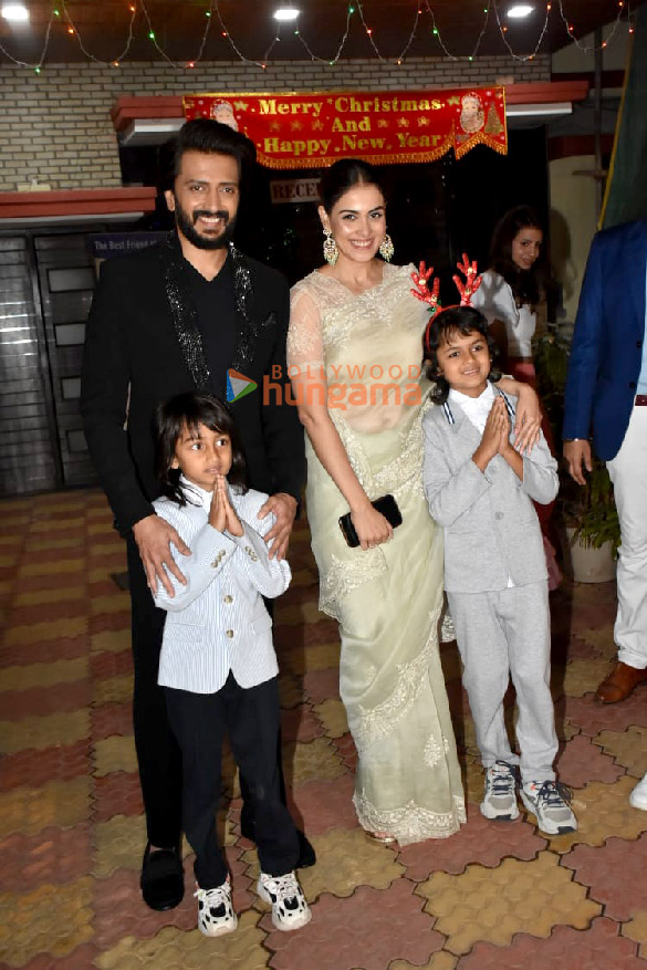 photos riteish deshmukh genelia dsouza and their children snapped at christmas celebration in bandra 4
