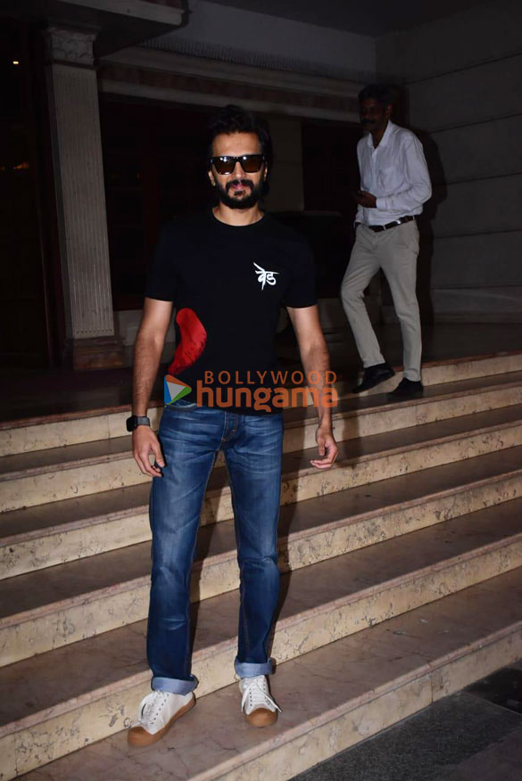 photos riteish deshmukh and genelia dsouza snapped at radio city in bandra 1