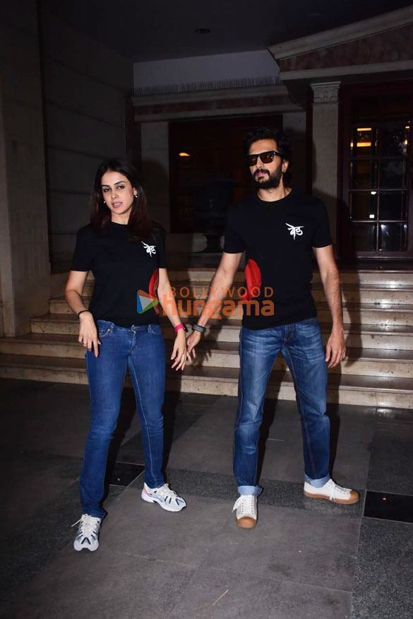 photos riteish deshmukh and genelia dsouza snapped at radio city in bandra 4