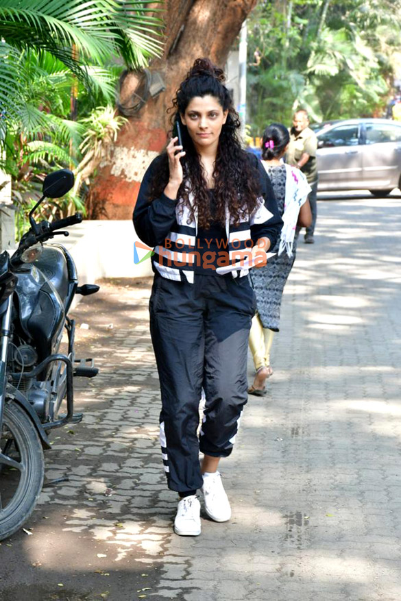 photos saiyami kher spotted in bandra 3