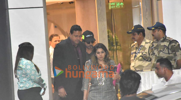Photos: Shah Rukh Khan, Ananya Panday, Chunky Pandey and others spotted at Kalina airport Photos: Shah Rukh Khan, Ananya Panday, Chunky Pandey and others spotted at Kalina airport