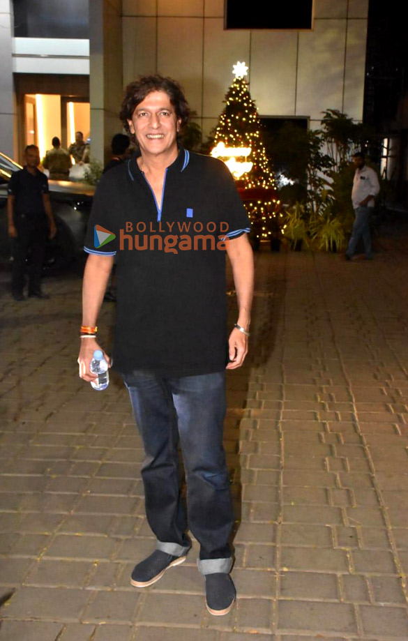photos shah rukh khan ananya panday chunky pandey and others spotted at kalina airport 3
