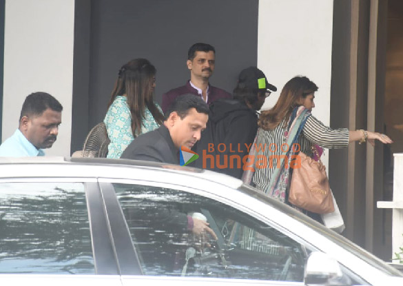 photos shah rukh khan and rani mukerji spotted at kalina airport 1