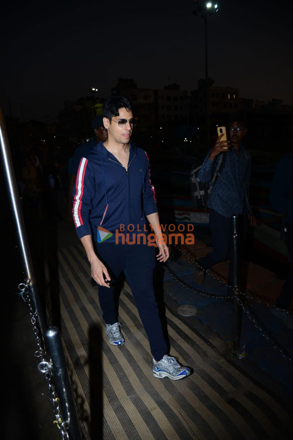 photos sidharth malhotra snapped at versova jetty 3 3