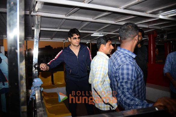 photos sidharth malhotra snapped at versova jetty 4 3
