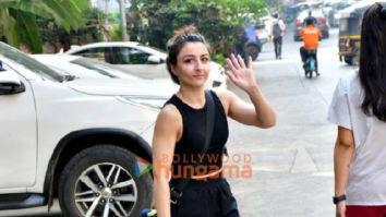 Photos: Soha Ali Khan spotted in Bandra