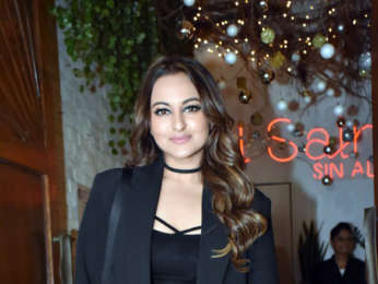 Photos: Sonakshi Sinha, Elnaaz Norouzi, Disha Patani and others snapped at a party in Khar Photos: Sonakshi Sinha, Elnaaz Norouzi, Disha Patani and others snapped at a party in Khar