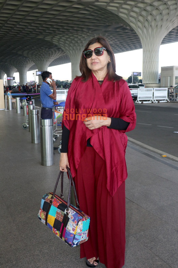 photos sonam kapoor ahuja aishwarya rai bachchan aaradhya bachchan and others snapped at the airport2 2