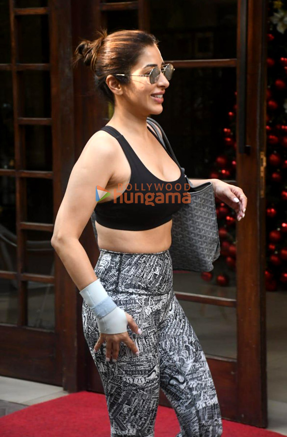 photos sophie choudry spotted in bandra 2 16