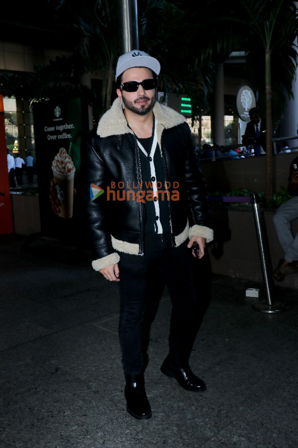 photos sunny leone urvashi rautela mandira bedi and others snapped at the airport 4