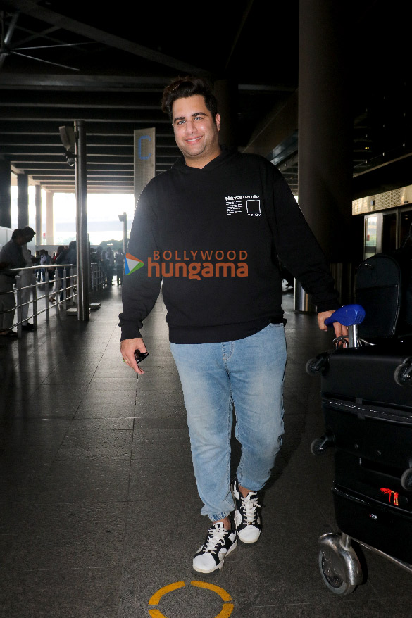 photos sunny leone urvashi rautela mandira bedi and others snapped at the airport 5