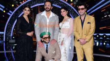 Photos: Team of Cirkus snapped promoting their film on the sets of Indian Idol 13