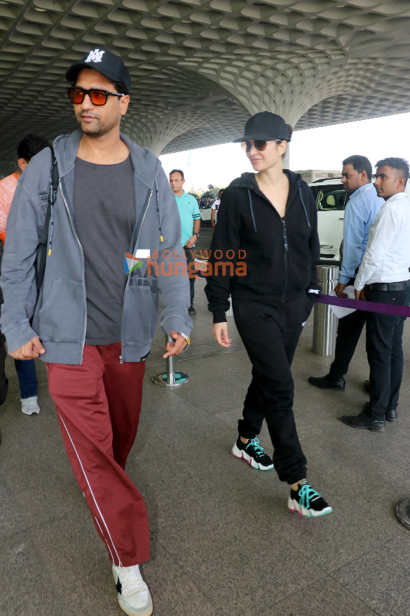 photos vicky kaushal katrina kaif varun dhawan and others snapped at the airport 16