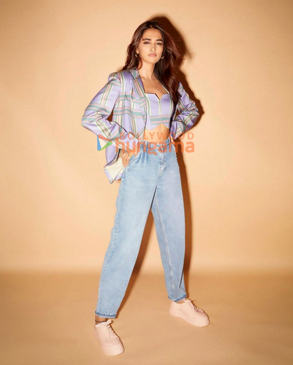 pooja hegde 5 24