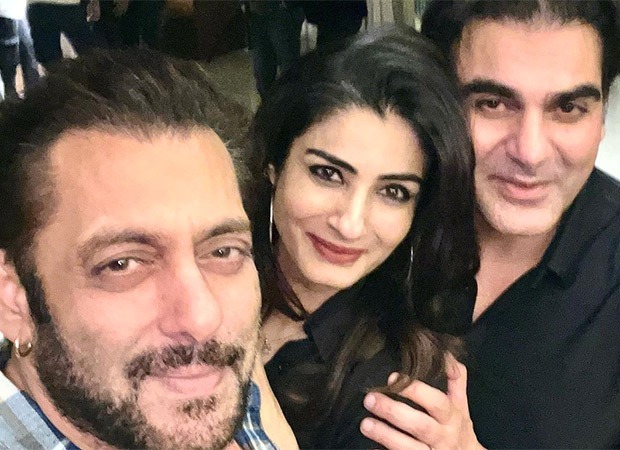 Salman Khan clicks “goofy” selfies with Raveena Tandon and Arbaaz Khan, see pics : Bollywood News – Bollywood Hungama